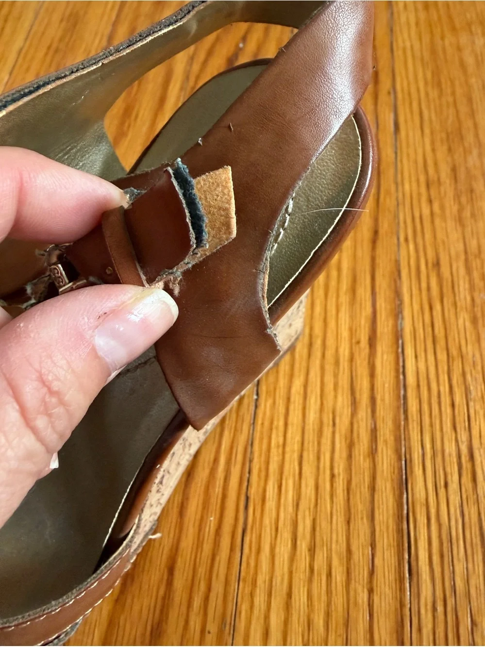 Guess tan vegan Leather T-Strap Wedge Sandals size 7